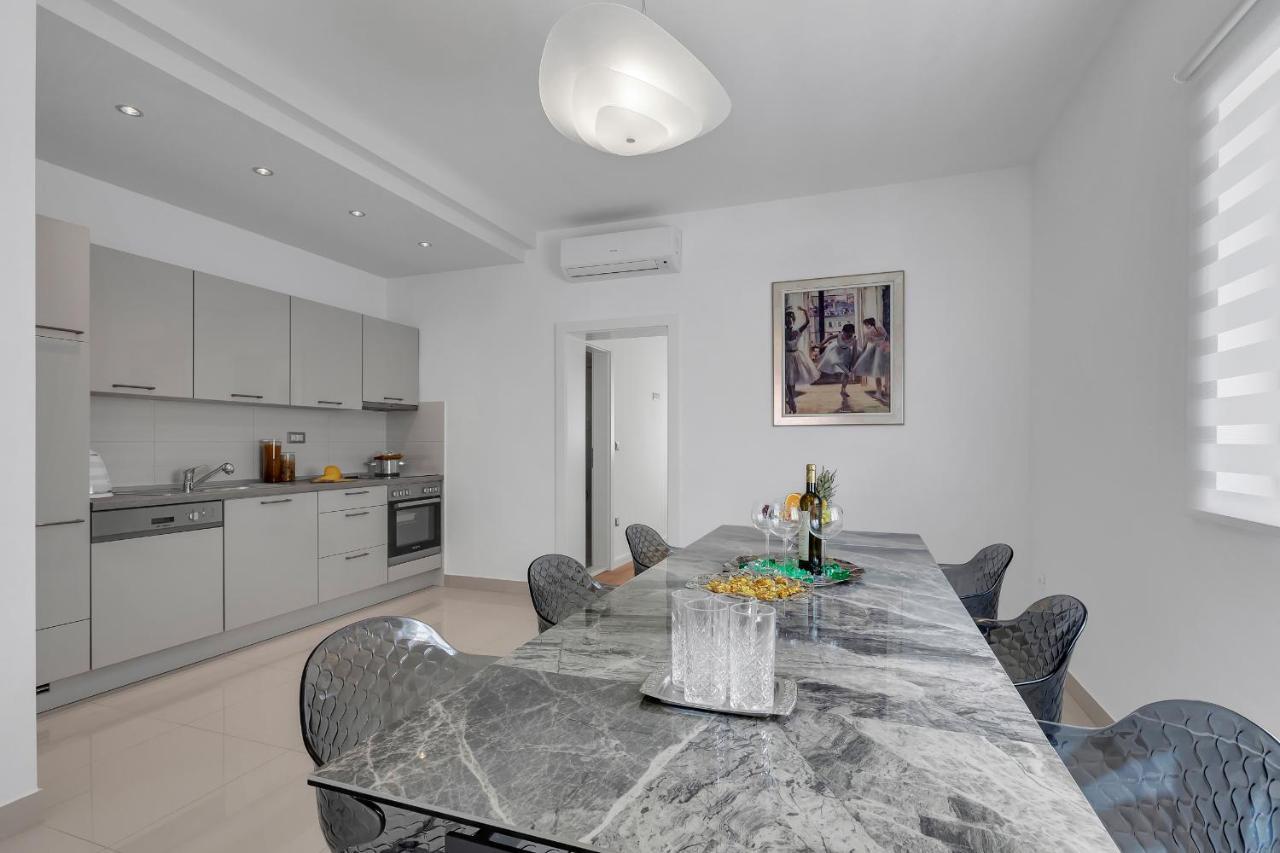 Vranjes Apartment *
